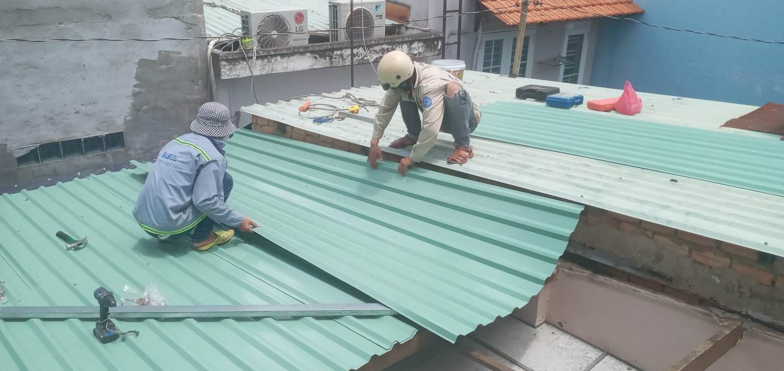 sửa chữa thay mới mái tôn đà nẵng